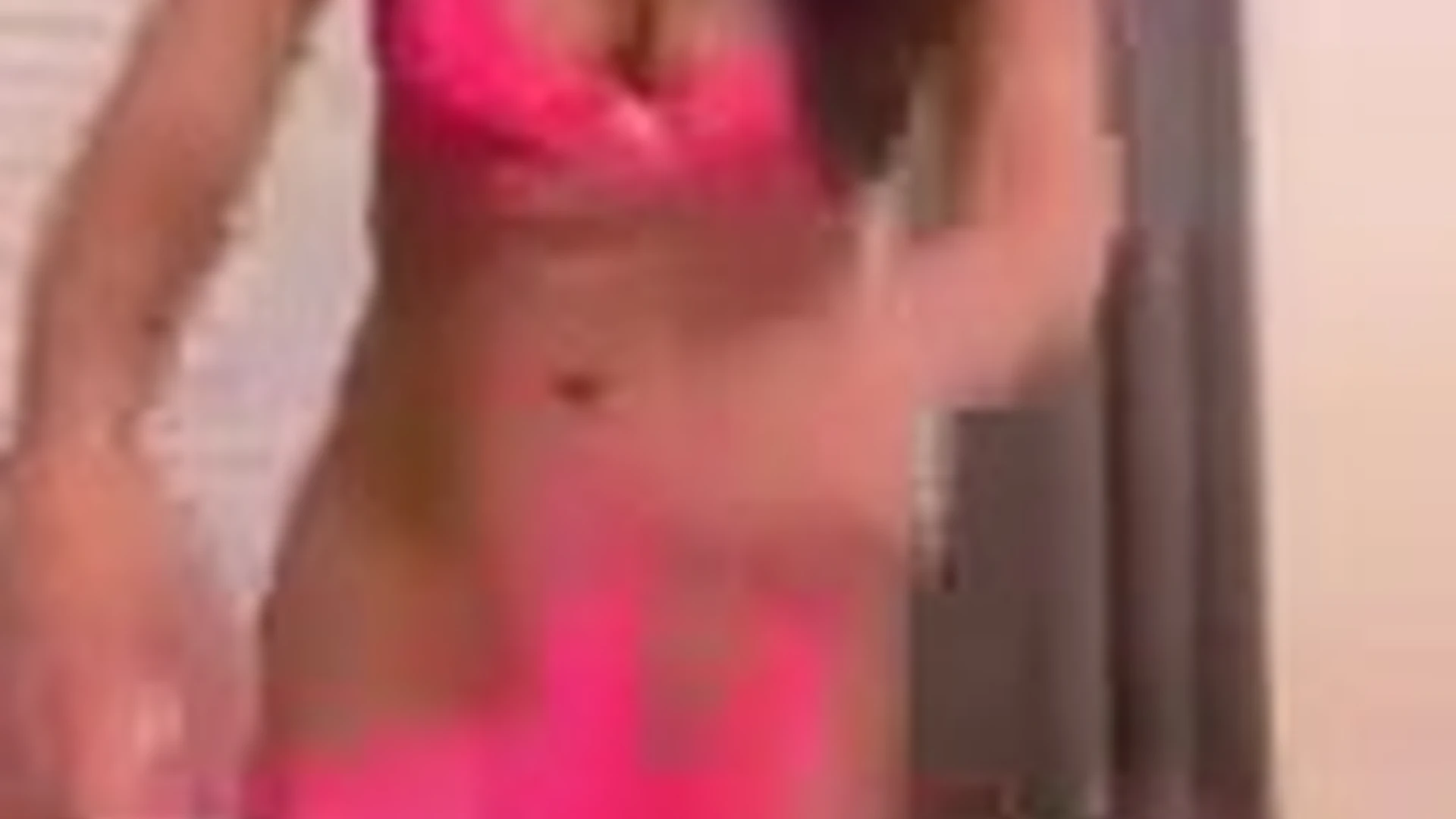 onlyfans baddie Gianna Diora trying out new bikini’s in front of the cam