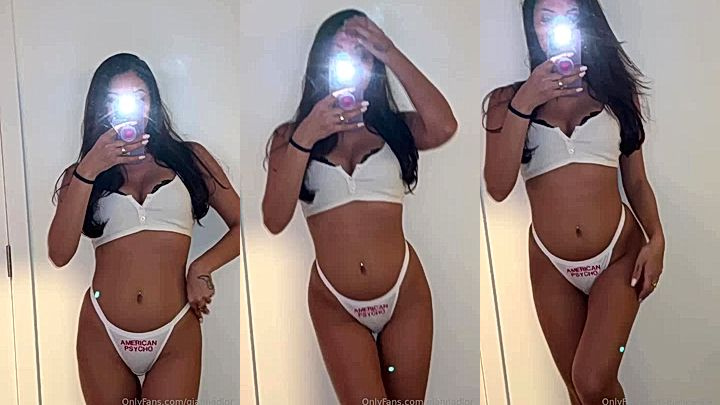 onlyfans american model Gianna Dior shows of her sexy curve in this mirror selfie