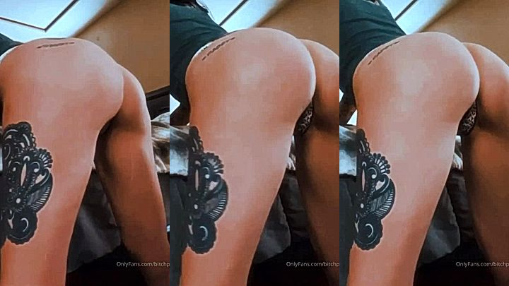 sexy naughty bitch Strawberrysquirtcake shakes her big ass hard