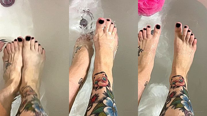 teasing onlyfans model Strawberrysquirtcake show off her newly pedicured feet, wanna suck on her toes
