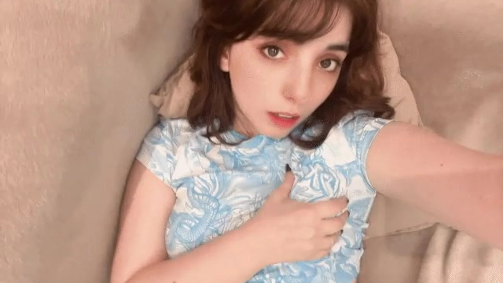 sexy atina doll Defiantpanda fondler her big sexy boobs on tape, leaked teasing video