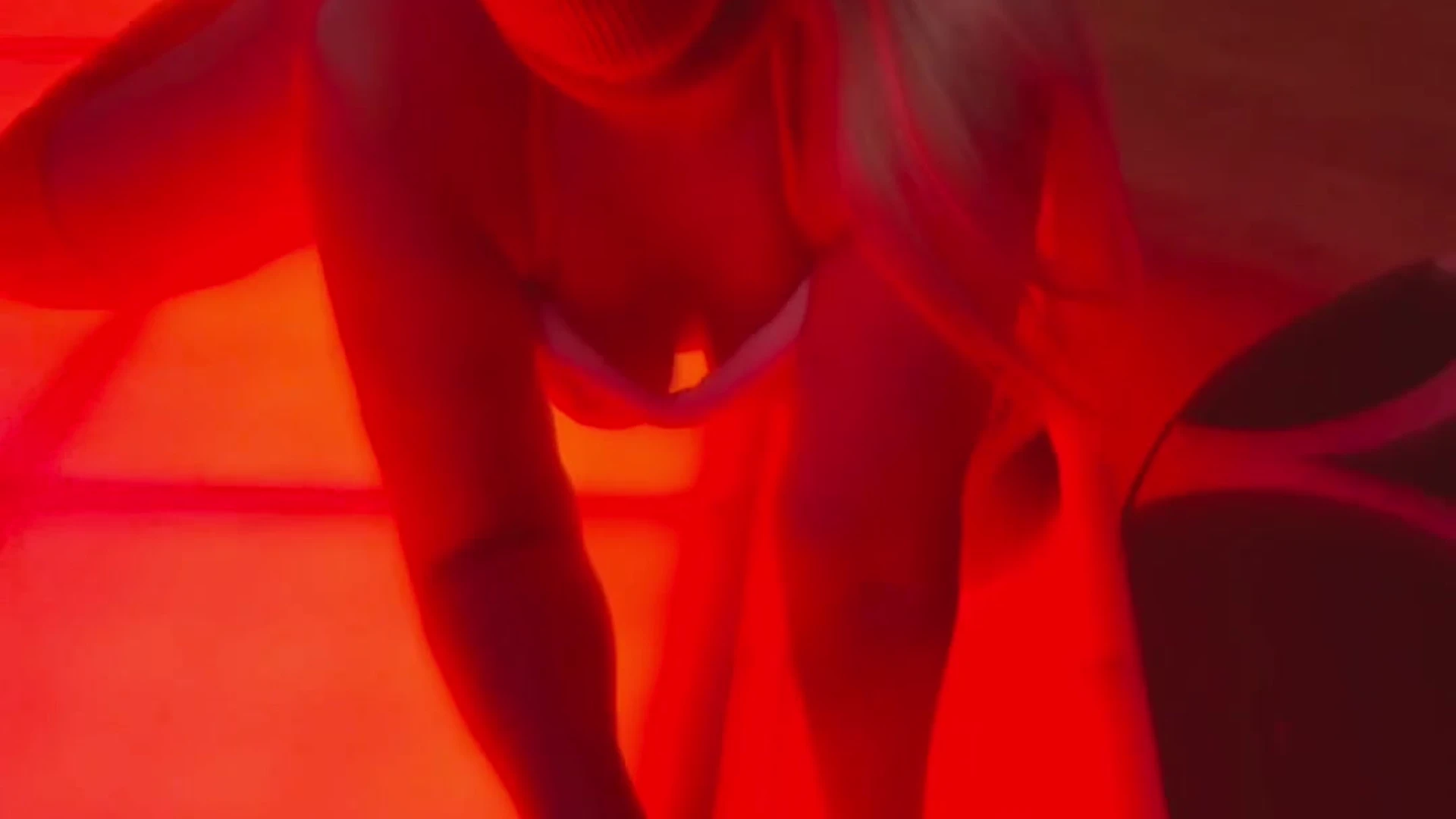 onlyfans baddie Gem Jewels late-night ass shake in the club