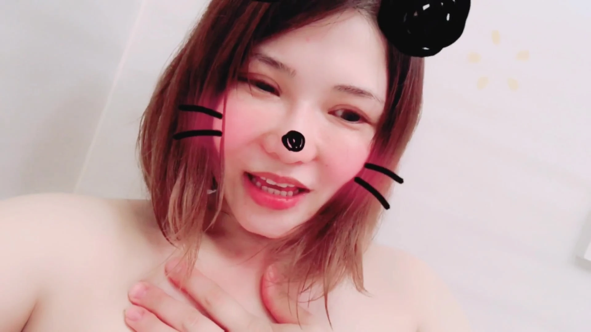 hot naked chick cant resist showing off her body leaked video