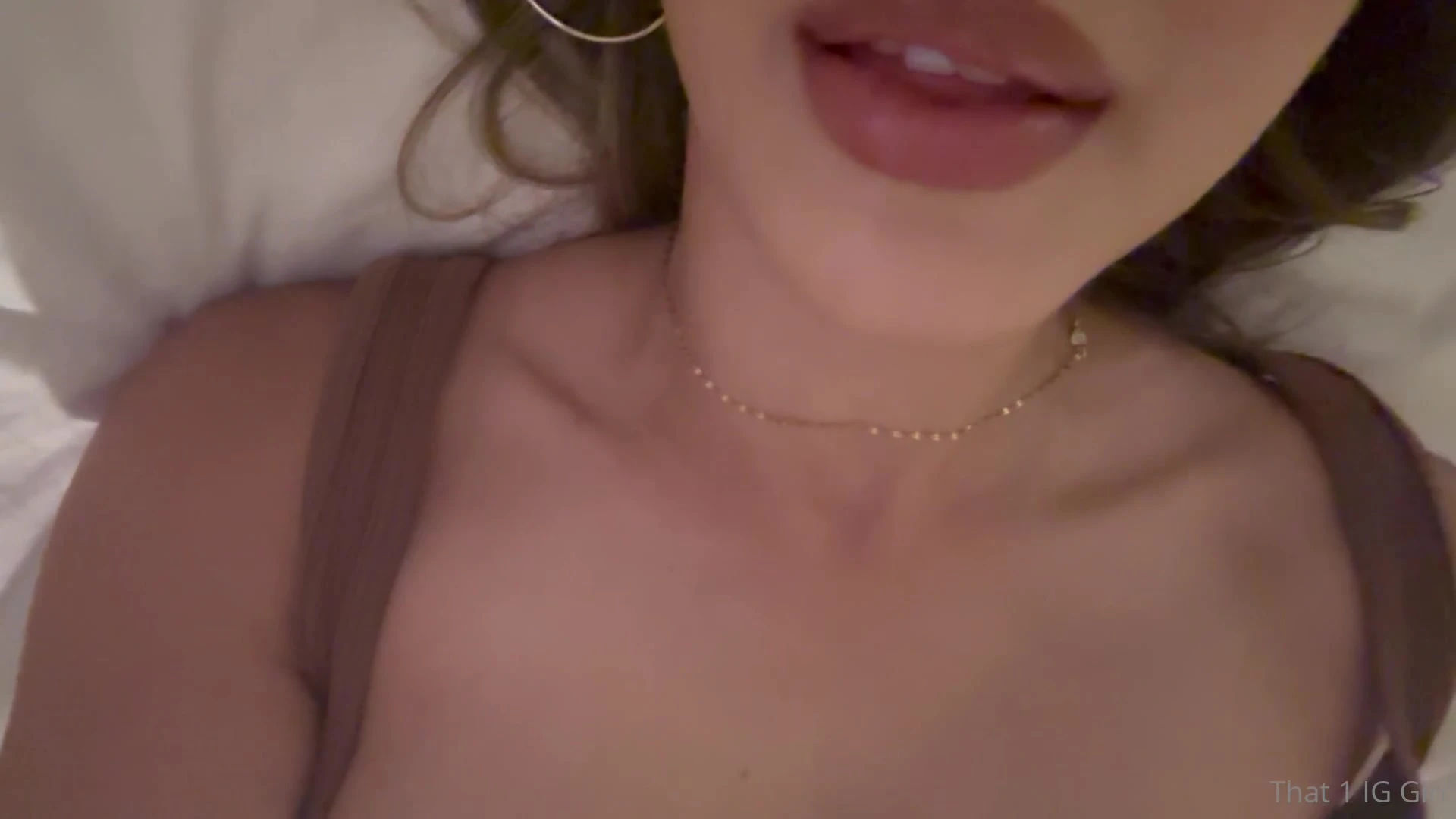 naughty onlyfans model That1iggirl talk dirty to cam and shows her tits in lin