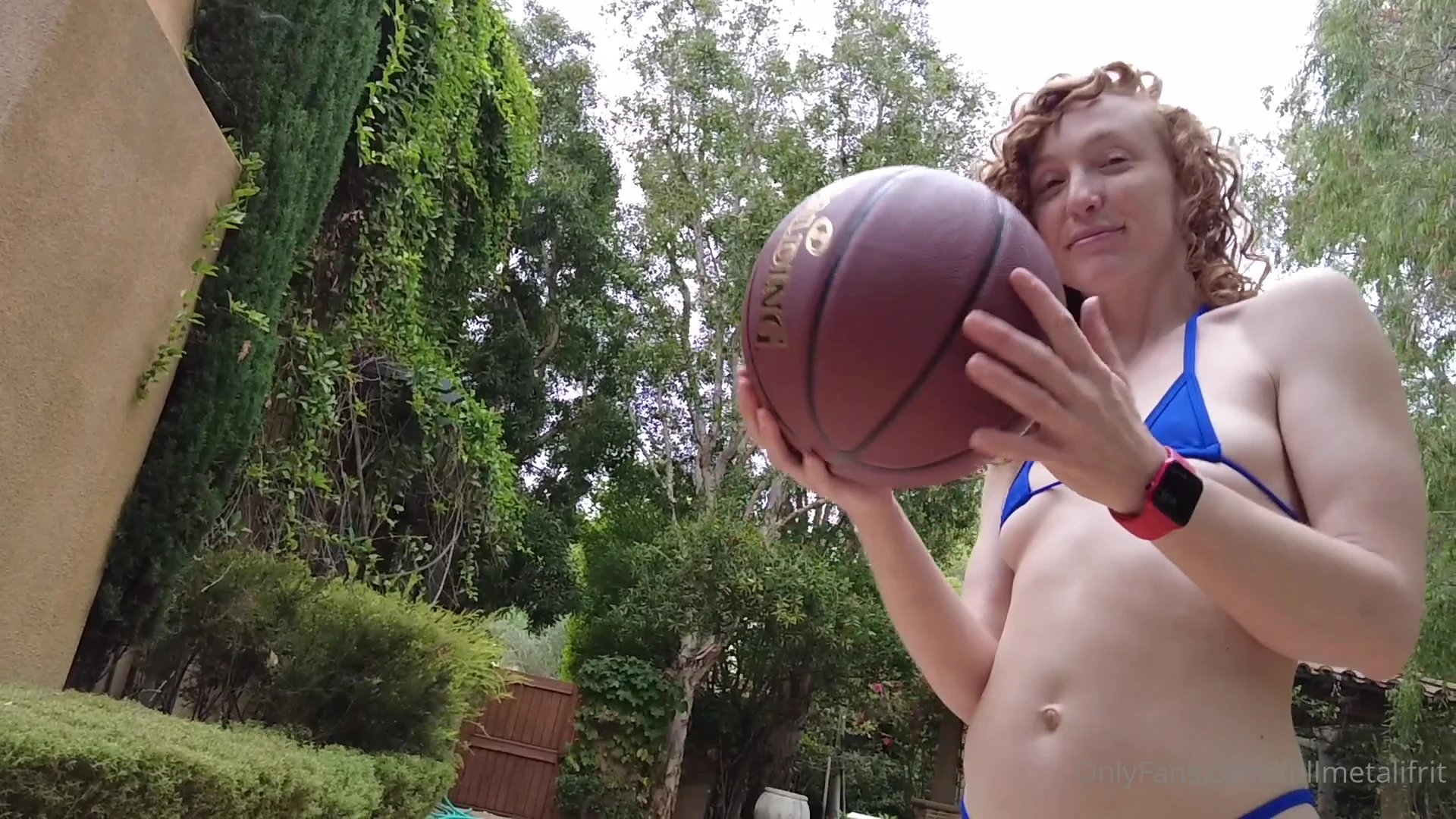 hot irish onlyfans model Fullmetalifrit plays basketball in lingerie……