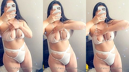hot chick lifts her shirt to show off her boobs