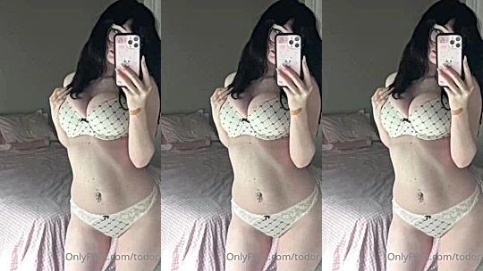 TodoPokie in her amazing bikini teases her fans