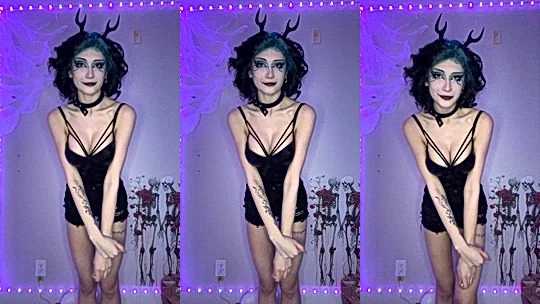 naughty hot sexy wid american model Vampkira play with her juicy boobs for you on halloween