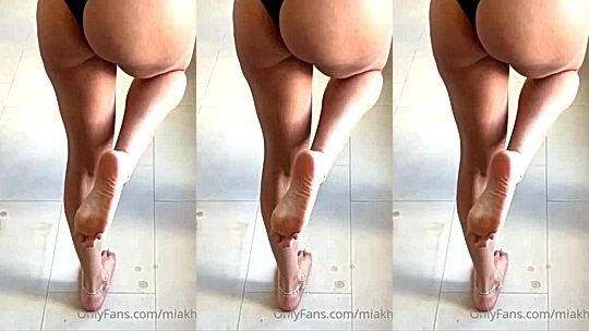 dirty sexy big booty arab bitch Mia Khalifa show off her big ass and sexy feet