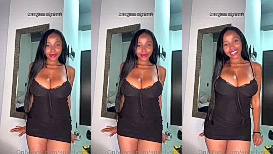 hot bitch couldn’t resist but show her sexy body to her fans leaked video