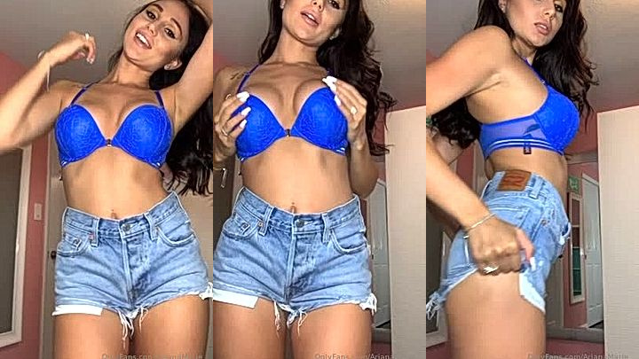 freaky girl Ariana Marie wore her blue bra