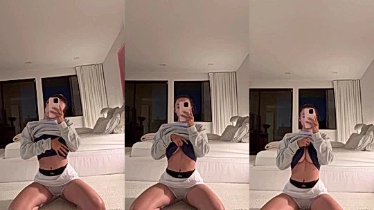 Sophie Mudd lifts up her shirt and films her sexy boobs for her onlyfans subscribers leaked onlyfans video
