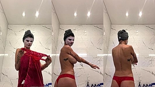 nasy sexy hot arab bad bitch Mia Khalifagrab aand fondle her soft big boobs in eh bathroom before she went to bed