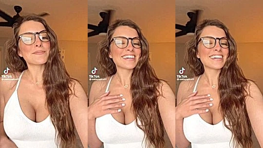 Oakley Rae loves to show off her bidy to her fans leaked video