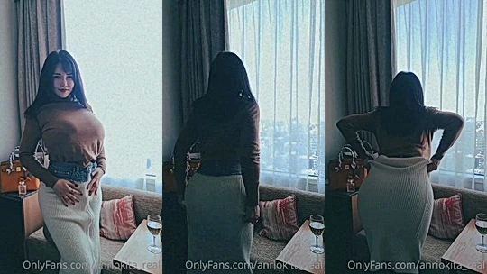 big ass chick is having so much fun showing her butt