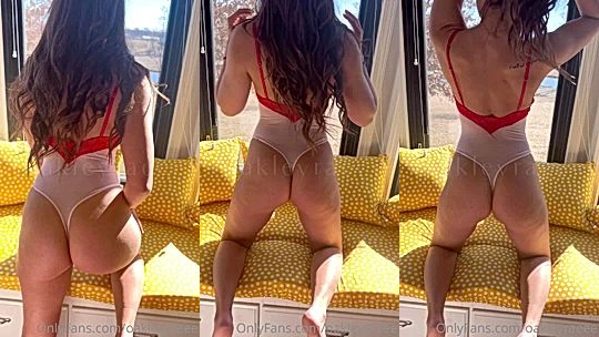 Oakley Raeundressesto reveal her sexy body