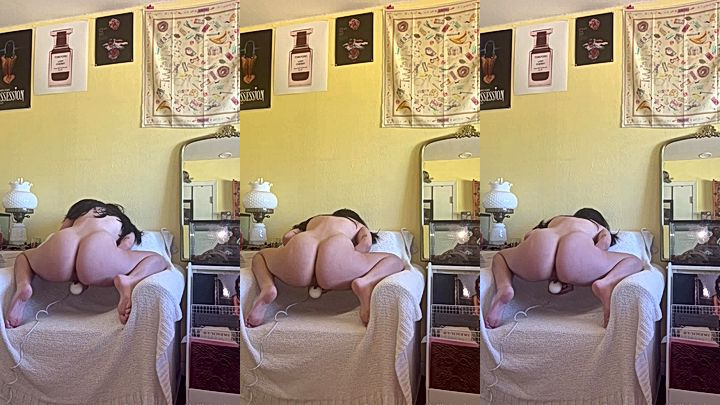 freaky and horny slut girl Delilahraige using vibrator on the chair