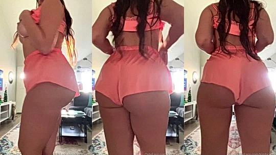 sexy onlyfans american babe Kimbrulee shows of her sexy body and shakes her big ass