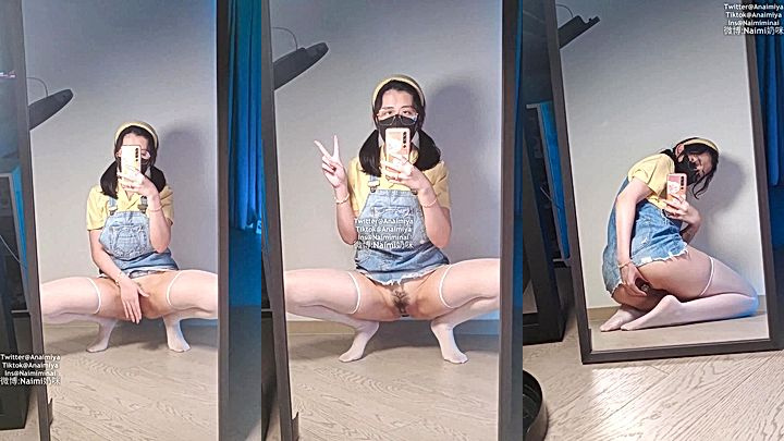 naughty onlyfans model Anaimiya Anaimiya do mirror selfie showing her coochie