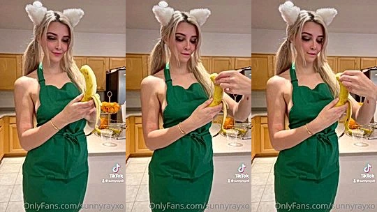 slutty american onlyfans model Sunnyrayxo teasing with a banana