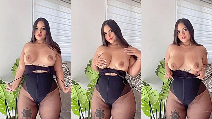 nasty bitch Graciebon shows off her tits for you leaked onlyfans video