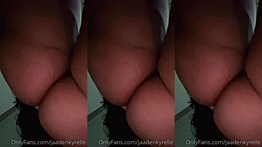 hot american ebony chick couldn’t help but show off her amazing ass leaked video