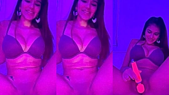 hot big boobs doll Bri Adeline buzz her wet pussy with her vibrator hard, leaked