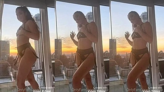 naughty baddie Emarrb play with her soft boobs and ass while she watched teh sunset