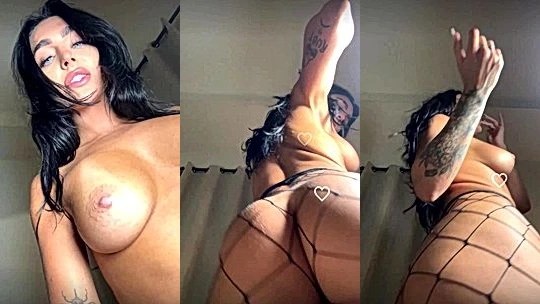 gorgeous big tits milf Emily Rinaudo gets naked for you on her bed onlyfans leak