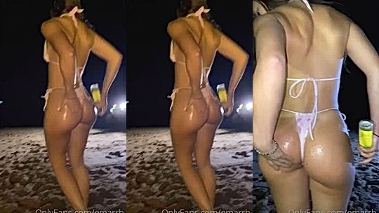 hot naughty american girl Emarrbgrab her oiled big ass on the beach