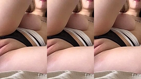 hot sexy girl Comatozze stretched her wet pussy with dildo
