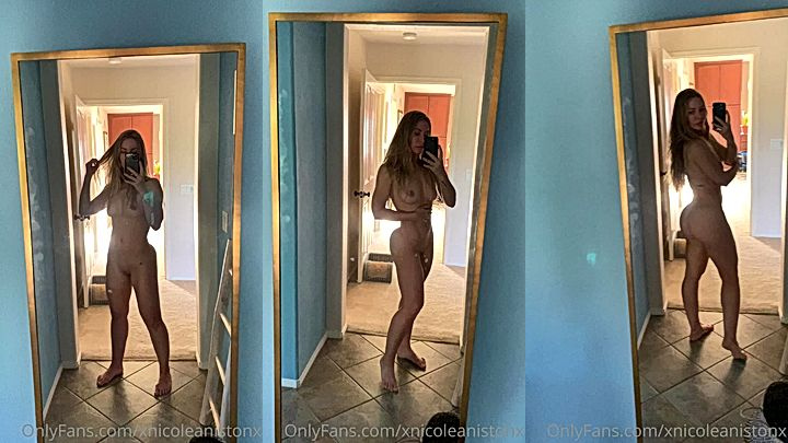 sexy chick takes off her clothes to tease her onlyfans subscribers