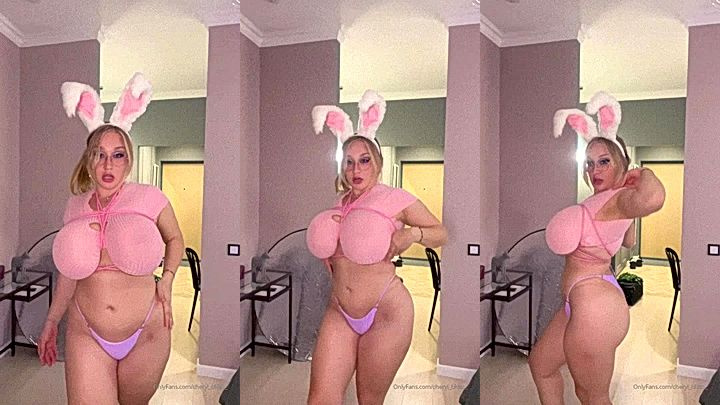 dirty hot russian babe Cheryl Blossom look realy nice in pink top, took it off and rub her big sexy boobs