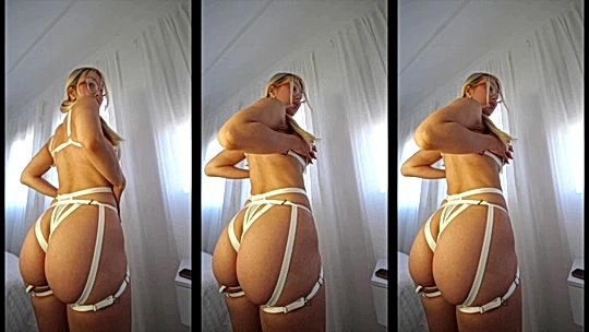 sexy onlyfans model Amanda Toy rubs and shakes her big booty hard