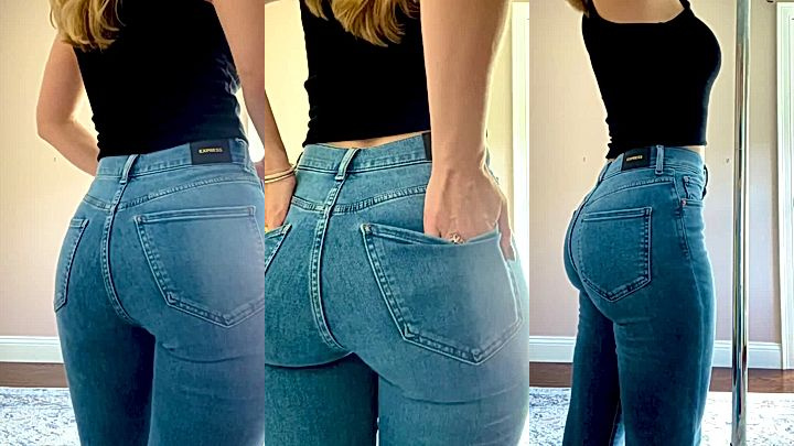 sexy onlyfans model Sams soles21whines her big booty in her brother bedroom