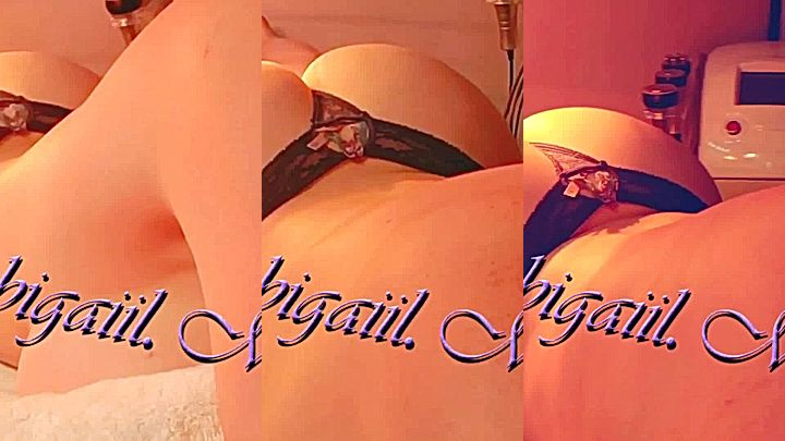 busty onlyfans modl  Abigaiil Morris lays on bed and shakes her big ass