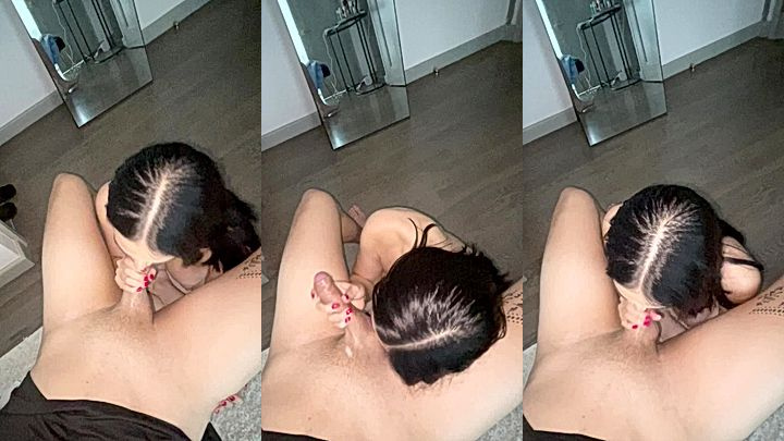 freaky babe That1iggirl sucks her boyfriends cock while naked, onlyfans leak