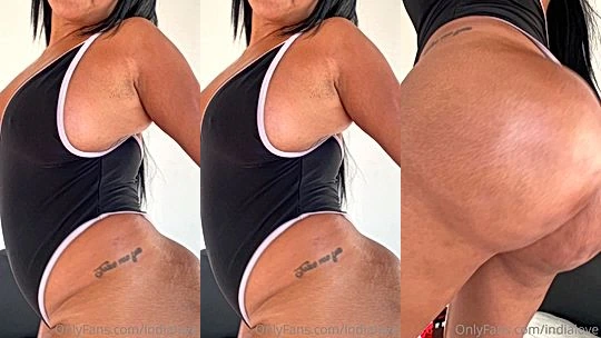 Indialove cant resist showing her fans how her ass claps and her banging body