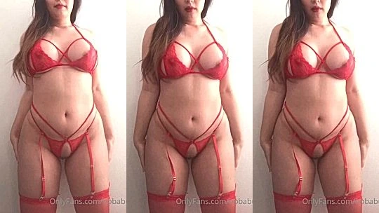naughty onlyfans model Sarah Lee rubs her tits and shakes her big ass