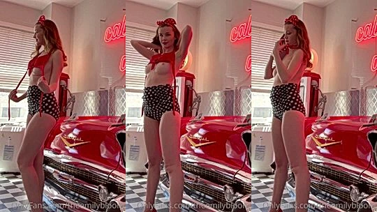 hot onlyfans model Emily Bloom undress by her nw car and shows her tits