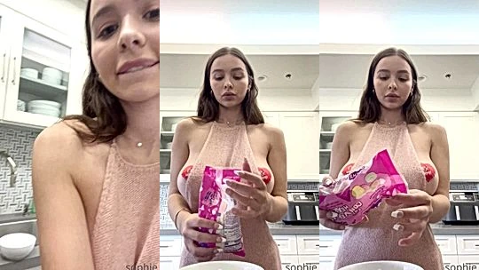 naughty sexy hot model Sophie Muddsolo teases befor she head to bed