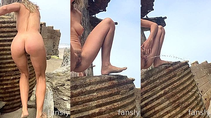 leaked video of naughty hot damsel Stephinspace spread her wet coochie wide in this vido
