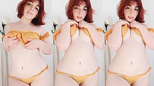 sexy onlyfans model Defiantpanda rubs her big tits and shows her big ass
