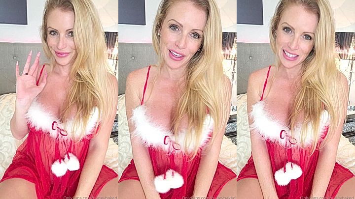 Danielle Renae loves to tease in her sexy cosplay outfit