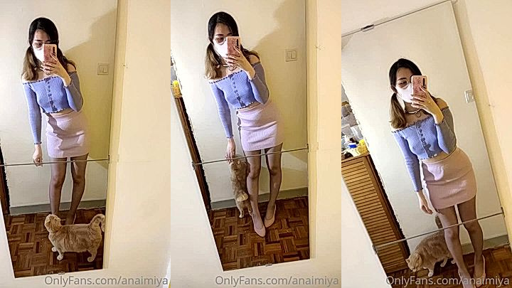 baby Anaimiya make a quick mirror selfie at wokr thta will make you har din seconds
