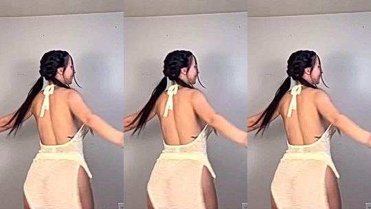 sexy american girl Devon Jenelle trun around and flaunt her sexy curves and move her waist,leaked onlyfans