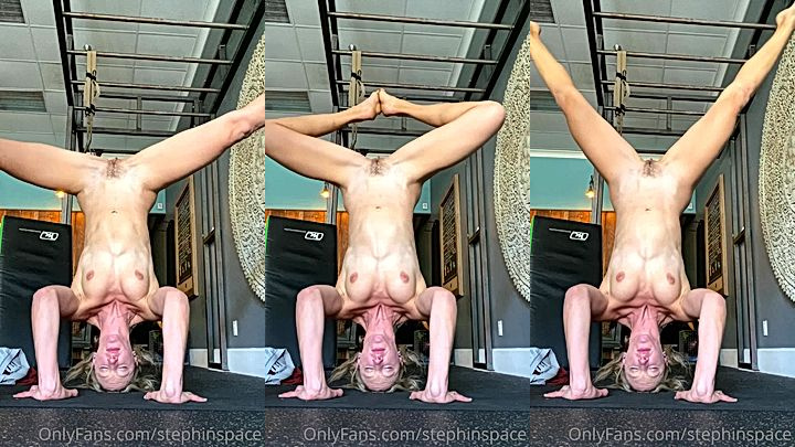 hot sexy model Stephinspace show off her acrobati skill naked