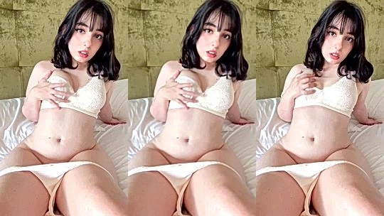 hot onlyfans model  Defiantpanda shows her big tits in lingerie……
