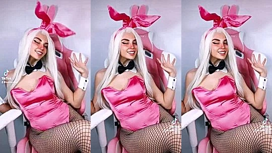 blond american onlyfans model Sunnyrayxo shows her big tits