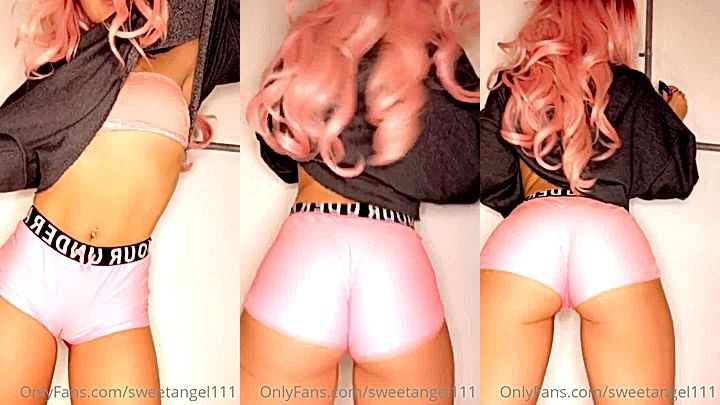 sexy hot model Mayseeds wiggle her big ass and gently rubs it